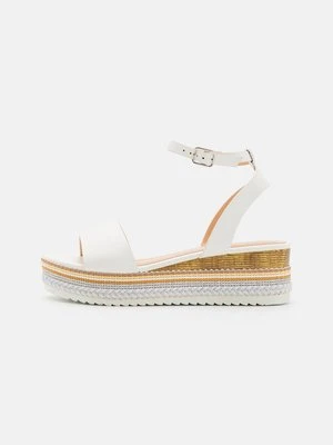 Sandały na koturnie Anna Field