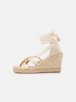 Sandały na koturnie Anna Field