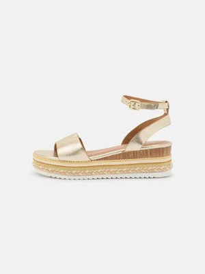 Sandały na koturnie Anna Field