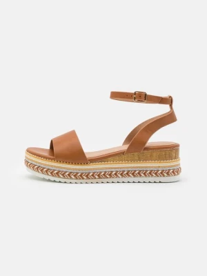 Sandały na koturnie Anna Field By Zalando koniakowy