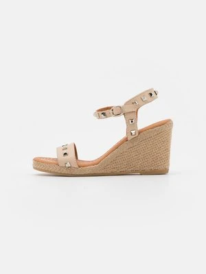 Sandały na koturnie Billi Bi