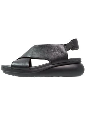 Sandały na koturnie Camper