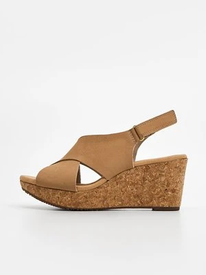 Sandały na koturnie Clarks