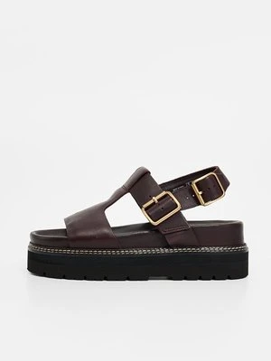 Sandały na koturnie Clarks