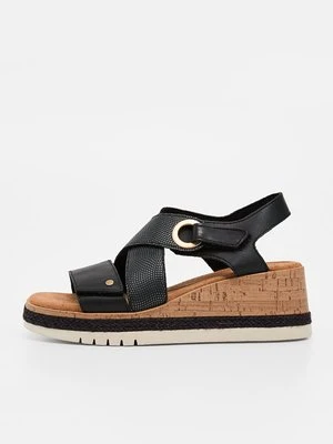 Sandały na koturnie Clarks czarny