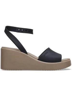 Sandały na koturnie Crocs