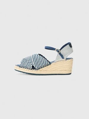 Sandały na koturnie Gant