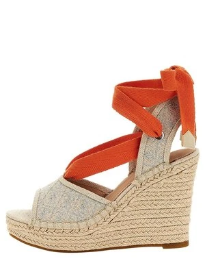 Sandały na koturnie Guess