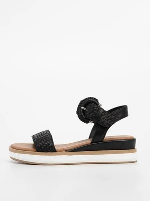 Sandały na koturnie Inuovo