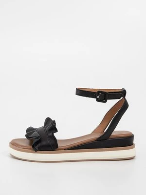 Sandały na koturnie Inuovo