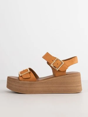 Sandały na koturnie Inuovo