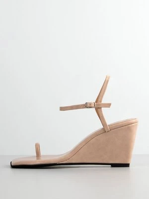 Sandały na koturnie Jeffrey Campbell beżowy