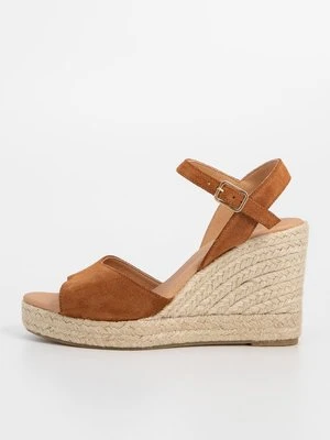 Sandały na koturnie Kanna