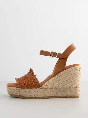 Sandały na koturnie Kanna