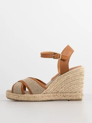 Sandały na koturnie Kanna