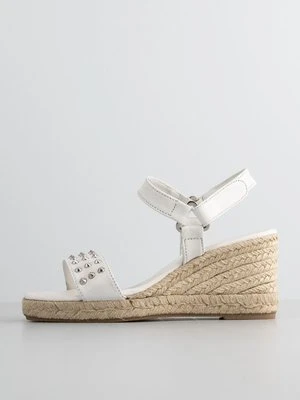 Sandały na koturnie Kanna