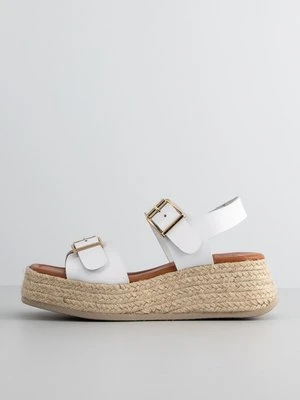 Sandały na koturnie Kanna