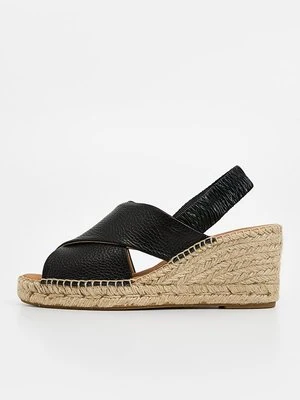 Sandały na koturnie Kanna