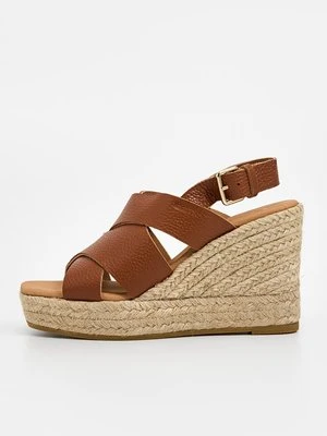 Sandały na koturnie Kanna