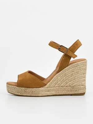 Sandały na koturnie Kanna