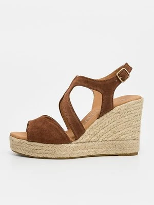 Sandały na koturnie Kanna