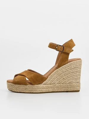 Sandały na koturnie Kanna