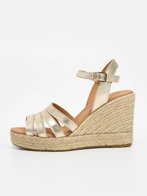 Sandały na koturnie Kanna