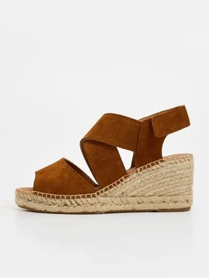 Sandały na koturnie Kanna