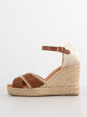 Sandały na koturnie Kanna