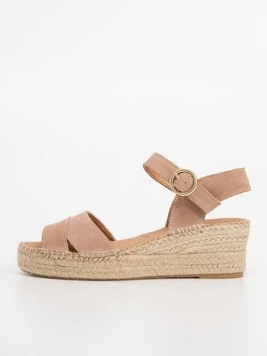 Sandały na koturnie Kanna