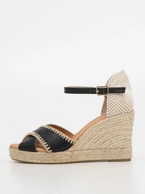 Sandały na koturnie Kanna