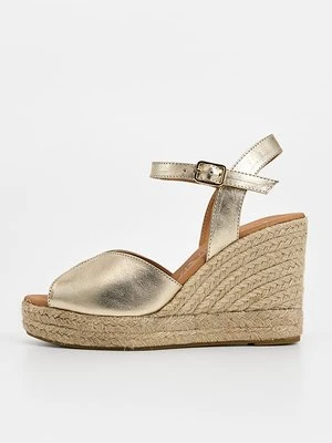 Sandały na koturnie Kanna