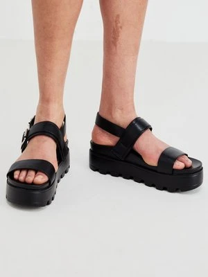 Sandały na koturnie Koi Footwear