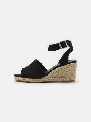 Sandały na koturnie Marks & Spencer