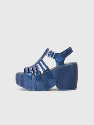 Sandały na koturnie Melissa