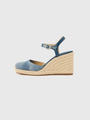 Sandały na koturnie Michael Kors jasnoniebieski denim