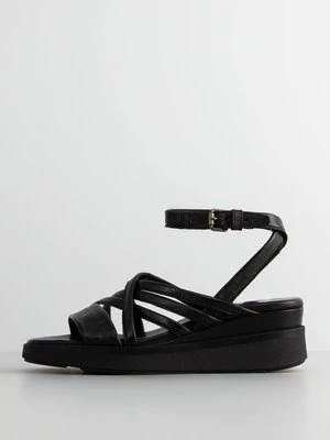 Sandały na koturnie MJUS