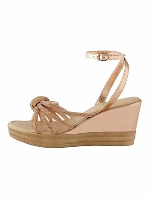 Sandały na koturnie Next