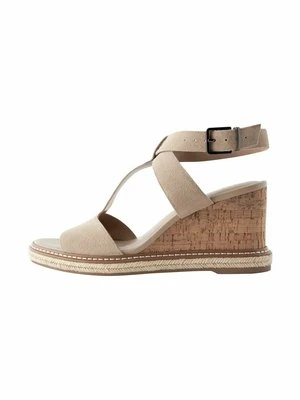 Sandały na koturnie Next