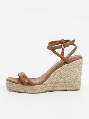 Sandały na koturnie & Other Stories