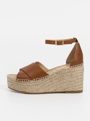 Sandały na koturnie & Other Stories