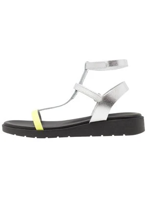 Sandały na koturnie Pieces