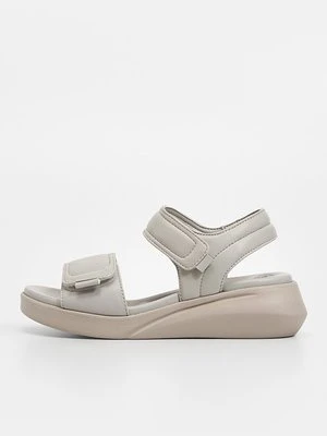 Sandały na koturnie Scholl