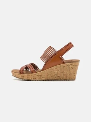 Sandały na koturnie Skechers