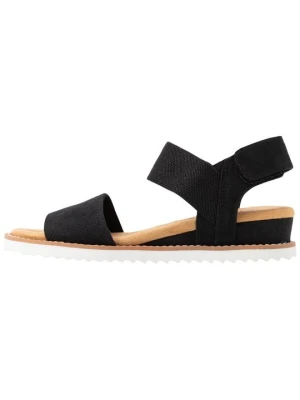 Sandały na koturnie Skechers czarny