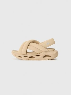 Sandały na koturnie Steve Madden beżowy