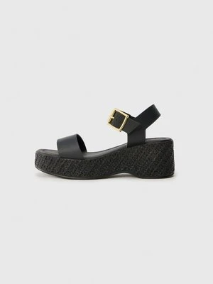 Sandały na koturnie Steve Madden czarny