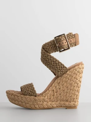 Sandały na koturnie Stuart Weitzman brązowy