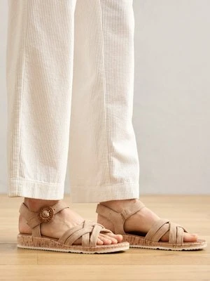 Sandały na koturnie tamaris