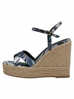 Sandały na koturnie tamaris